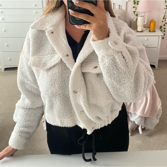 Sherpa Jacket - Picture 2 of 4